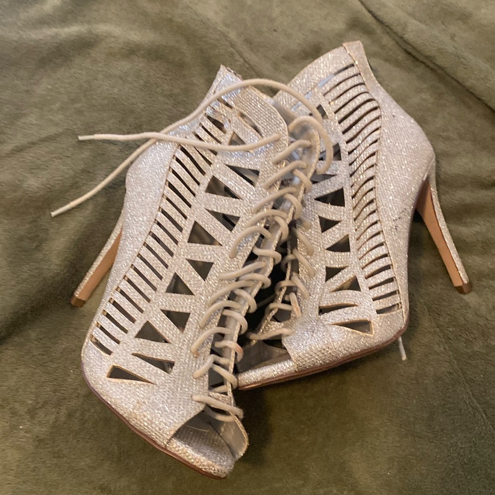 Silver heel